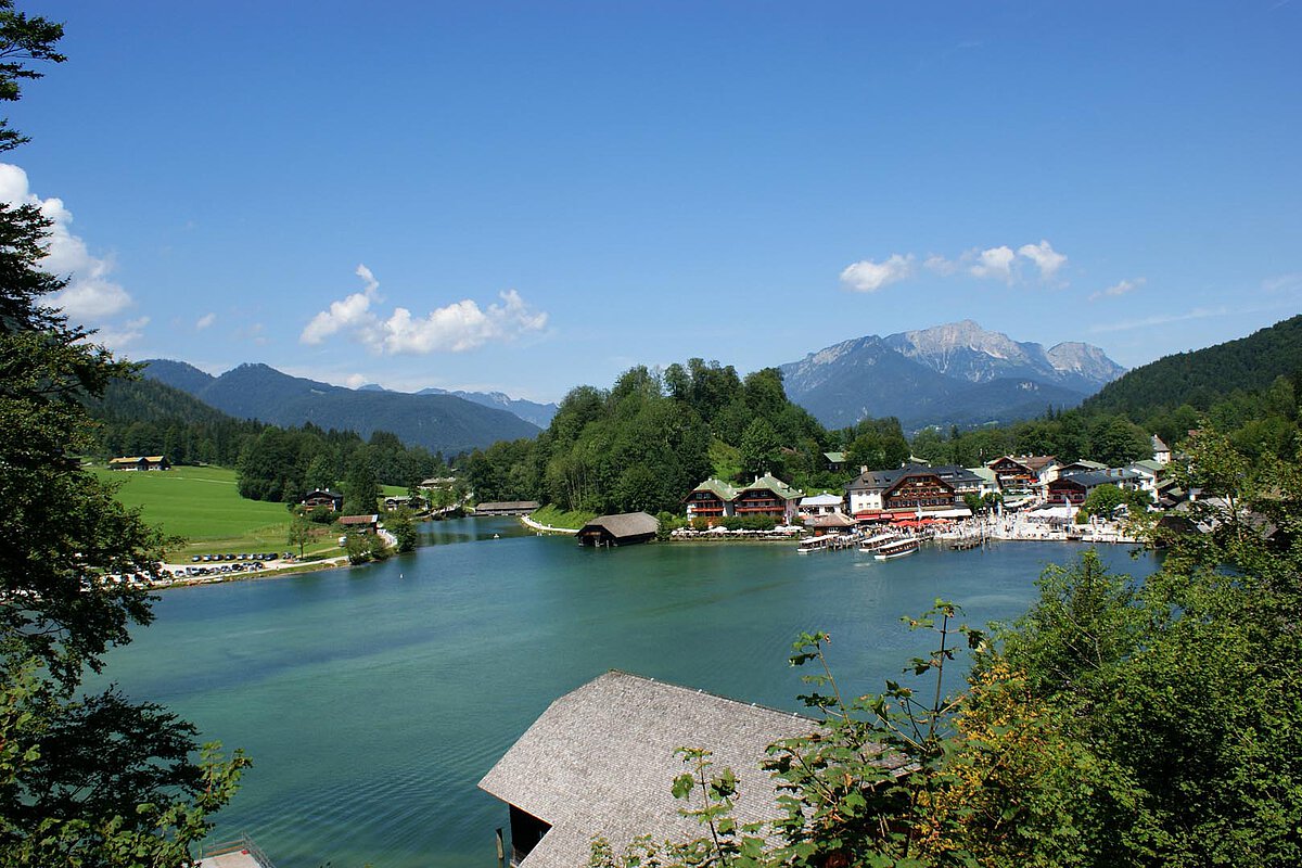 View of a beautiful lake in Austria with farmhouses on the river