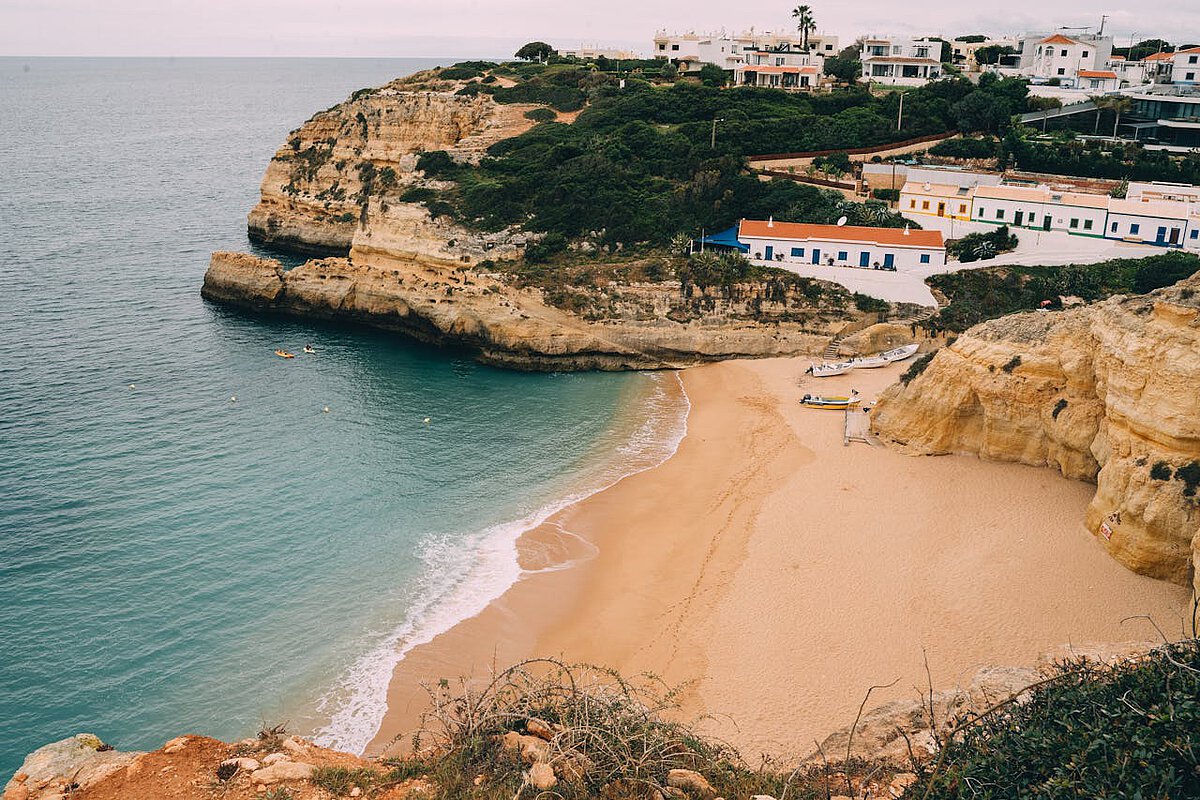 [Translate to Deutsch:] Coastal view of Algarve, Portugal